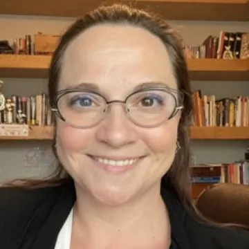 Headshot of Anna Leach